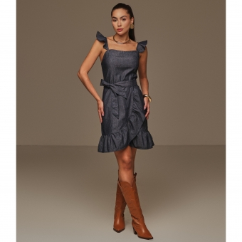 Vestido curto com babado