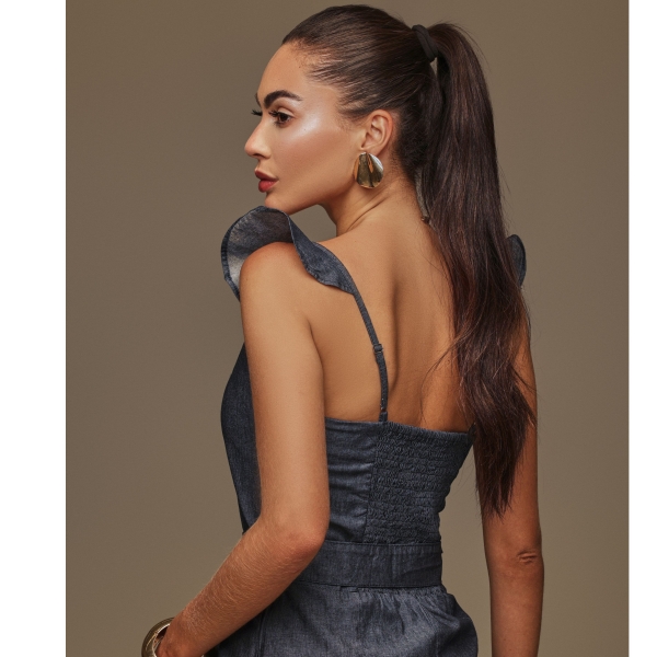 Vestido curto com babado