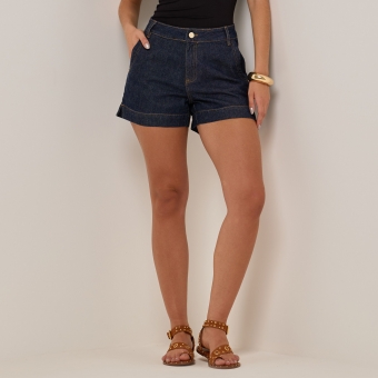 Short jeans com detalhes no bolso