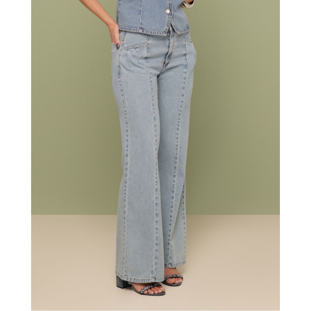 Calça wide leg com pregas frontais